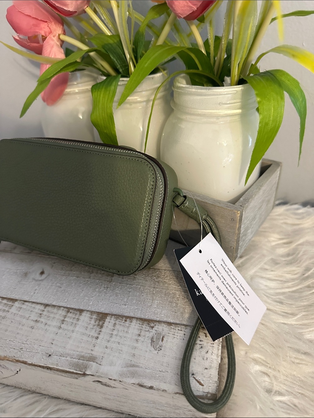 Nwt Kate spade picture this 3d camera wristlet - Picture 8 of 11